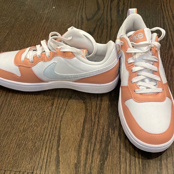 Nike low tops - Picture 2 of 3